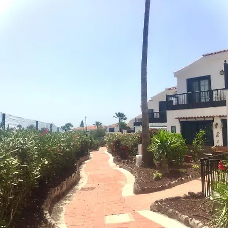 Cosy Flat Near Golf Club - Heated Pool, Terrace, Garden, Wi-fi *