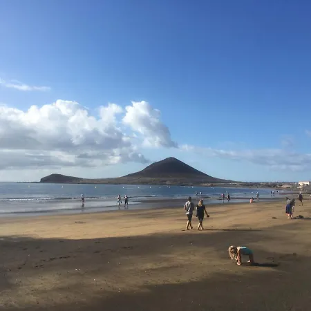 Cosy Flat Near Golf Club - Heated Pool, Terrace, Garden, Wi-fi 아파트