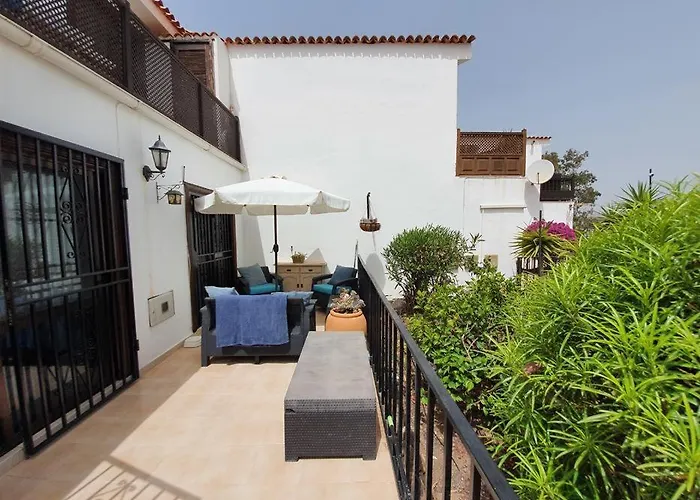 Cosy Flat Near Golf Club - Heated Pool, Terrace, Garden, Wi-fi