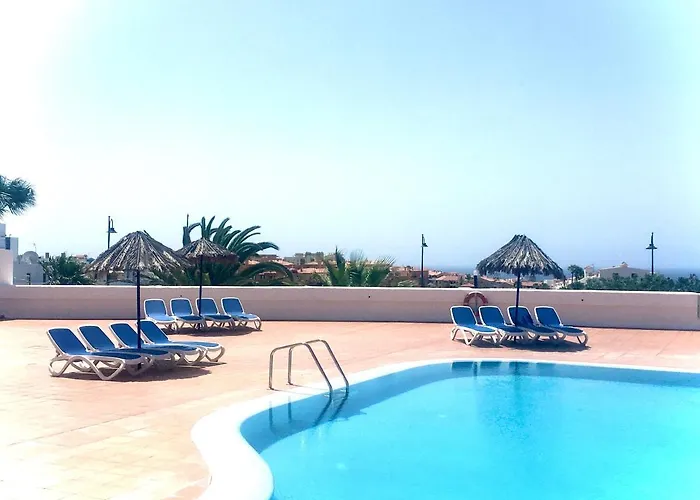 Apartman Cosy Flat Near Golf Club - Heated Pool, Terrace, Garden, Wi-fi