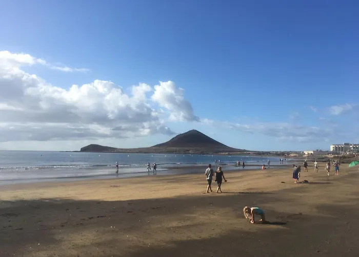 Cosy Flat Near Golf Club - Heated Pool, Terrace, Garden, Wi-fi Apartman